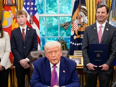 Трамп призвал Путина и Зеленского завершить эту глупую войну