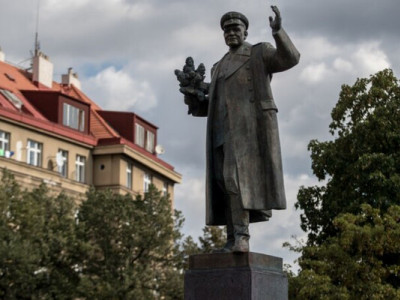 Демонтирован из-за аннексии Крыма. Россия ищет в Праге «пропавший» памятник советскому маршалу Коневу