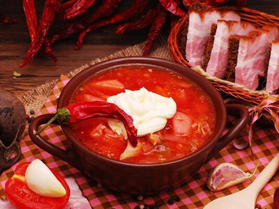 Не классика, а произведение искусства: готовим борщ с вишней