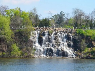 В Днепре заработал один из самых больших искусственных водопадов в Украине