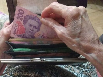 Пенсии в Украине — что будет с деньгами людей, которые не выехали с оккупированных территорий