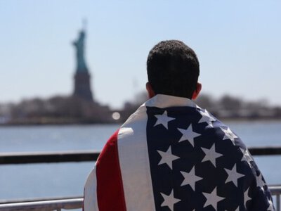 «Массовый побег из страны». 5564 узбекистанца выиграли грин-карту в США и установили рекорд