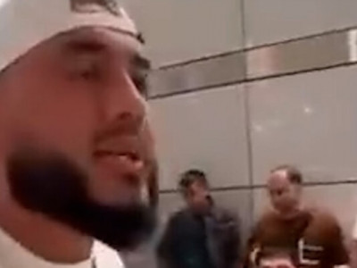 «Uzbek problem». Сотни футбольных фанатов из Узбекистана не пустили в ОАЭ