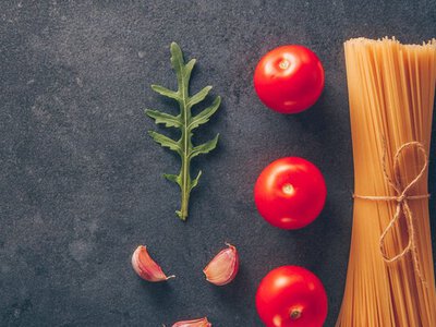 Украинцам выдают по 8 кг спагетти бесплатно: как получить продуктовый набор