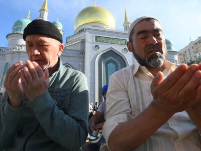 Мусульмане отмечают Курбан-байрам — один из главных исламских праздников