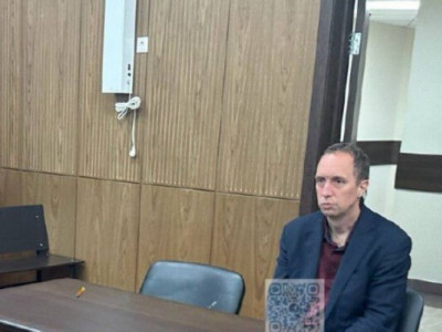 Американец, отправленного на лечение в психдиспансер за нападение на полицейского, вышел из больницы и уехал из России