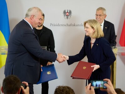 Украина и Австрия подписали пять соглашений по безопасности, возвращению детей и восстановлению