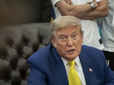 NYP узнало, что тормозит решение Трампа по поводу ударов по ядерным объектам Ирана на две недели