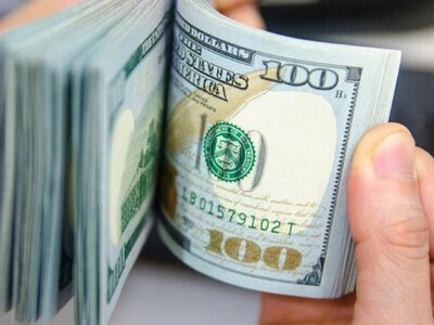 Доллар пробил потолок: обменники в шоке — что происходит с тенге?