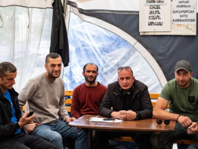Протест в Чиатура: шахтеры зашили рты и объявили сухую голодовку