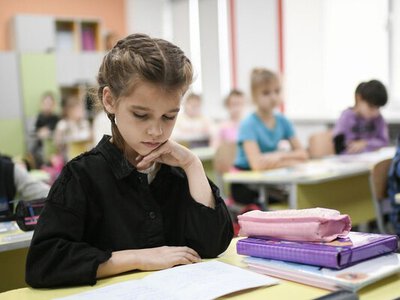За некоторые услуги в школах придется платить: какие изменения приняли