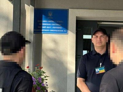 На таможнях в Одесской области правоохранительные органы проводят масштабные обыски