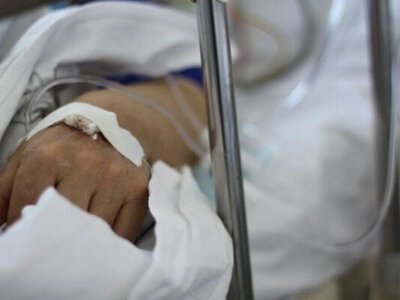 Единственный, кто выжил: в Днепре спасают железнодорожника, пострадавшего в результате ракетного удара