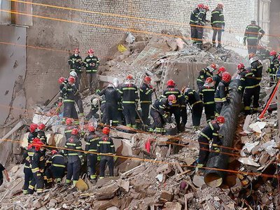 В Тбилиси дом обрушился на людей: последние новости
