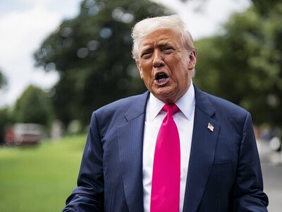 Подпись Donald, имитирующая лобковые волосы. WSJ написала о непристойном письме, которое Трамп прислал Эпштейну