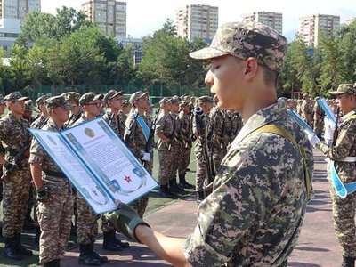 Свыше 300 студентов Нархоза присягнули на верность Родине