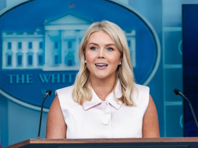 Трамп хочет лично принимать решения, касающиеся санкций против РФ – Ливитт