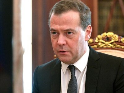 Медведев угрожает США войной
