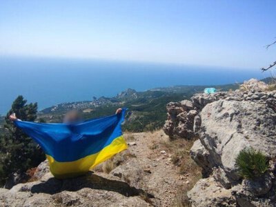 «Мне отвратителен триколор»: «Желтая лента» провела проукраинскую акцию в городах Крыма