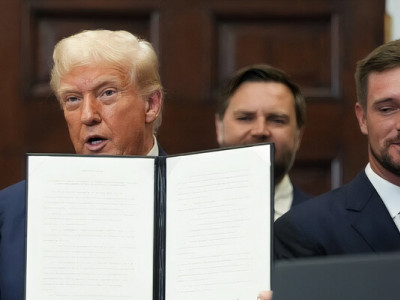 Трамп ввел новые торговые пошлины для десятков стран