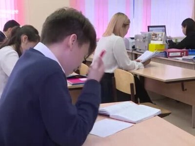 Казахстанцы требуют отменить школьную форму: «Минимальный комплект — треть от средней месячной зарплаты!»