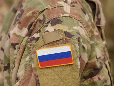 Бойцы Азова зафиксировали, как российский оккупант расстреливает пожилого мужчину в Донецкой области 