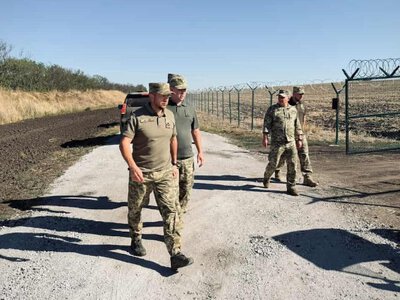 На границе с Приднестровьем в Одесской области строят колючие заграждения и рокадную дорогу