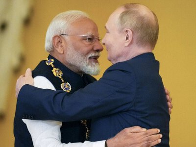 Моди за руку привел Путина поздороваться с Си Цзиньпином