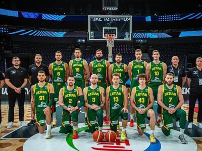 Команды Куртинайтиса и Каварса вышли в плей-офф ЕВРО