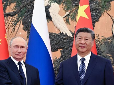 Глава Китая встречает красной дорожкой Путина и Ким Чен Ына, отстраняя Трампа – Reuters