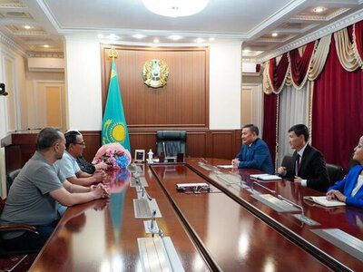 Аким Акмолинской области встретился с коллективом театра