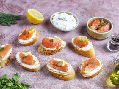 Мини-шедевры на шпажках: канапе с тунцом и свежими овощами