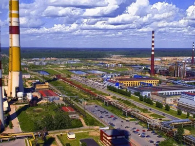 Российский нефтеперерабатывающий завод остановил работу ключевой установки после атаки беспилотников - Reuters