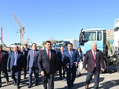 Победителям областного конкурса «Үлгілі елді мекен» вручены 19 единиц коммунальной техники
