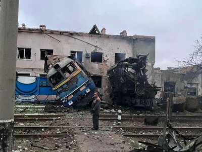 Россия нанесла массированный обстрел по депо в Одессе: есть пострадавшие (фото)