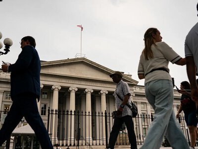Шатдаун в США: финансовые рынки реагируют — доллар слабеет, золото растет