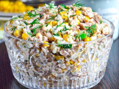 Невероятный вкус: простой салат с тунцом и рисом покоряет сердца