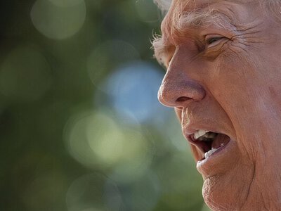 Трамп потерял контроль над собой и ведет себя странно – The Guardian
