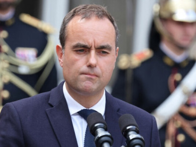 Премьер-министр Франции Себастьен Лекорню подал в отставку на фоне политического кризиса