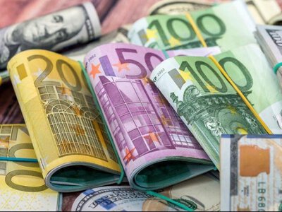 Какую валюту накапливают украинцы