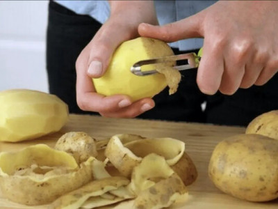 Сокровище в мусорном ведре: как картофельную кожуру превратить в эффективное удобрение