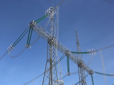 Из-за обстрелов РФ почти во всей Украине– аварийные отключения света. Задерживаются поезда