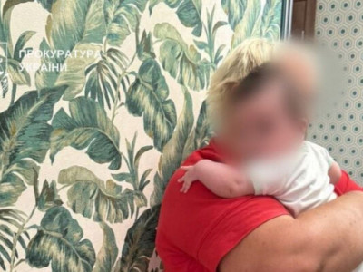 В Киеве суррогатная мать родила двойню от разных отцов, а клиника пыталась продать обоих детей китайцам