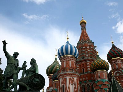 Мэр Москвы сообщил об атаке дронов: обломки упали вблизи столицы