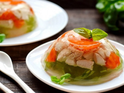 Прозрачен, как слеза, и нежный, как мечта: готовим идеальный куриный студень