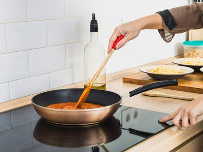 Плита блестит, как новая: секреты чистой кухни без труда