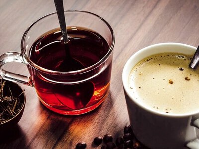 Кофе или чай: что полезнее пить утром