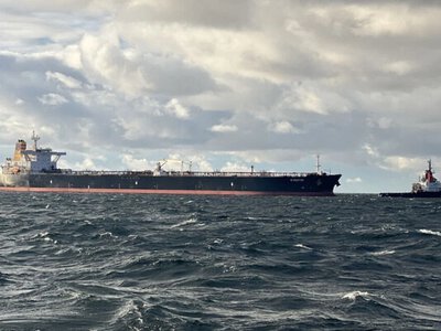 Танкер с российской нефтью развернулся на пути в Индию после санкций США