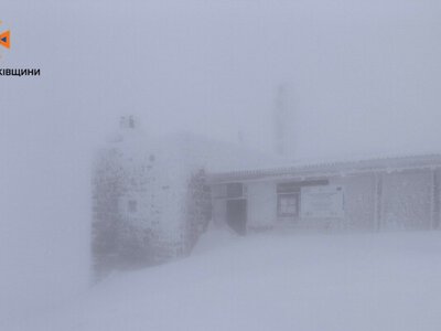 В Карпатах снежно: высота сугробов достигает 80 сантиметров (фото)
