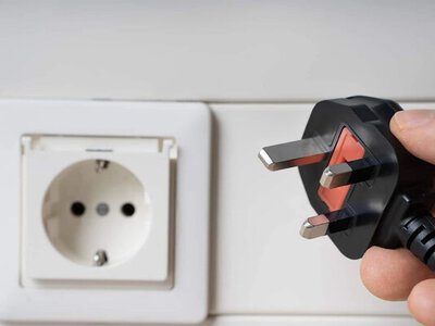 Массированная ракетно-дроновая атака вызвала аварийные отключения электроэнергии в Украине